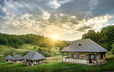Poradnik – jak układać blachy trapezowe na dachu? 